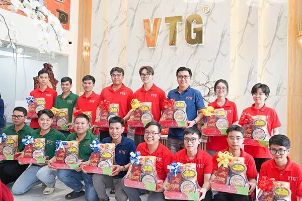 Việt Tiên Lab Group tri ân và chúc mừng năm mới toàn thể nhân viên